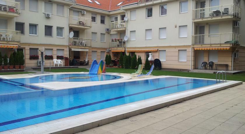 Relax Beach Apartman Hajdúszoboszló Exterior foto